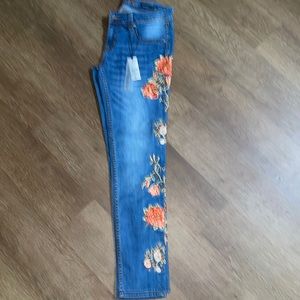 NWT Grace Brand junior skinny jeans with floral embroidery sewn design- size 29